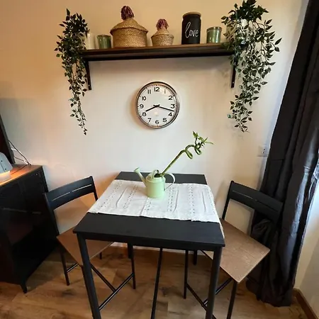 Stylish Apartment 3 Km Away From Duomo - Netflix, Wi-Fi, All Comforts Included-3